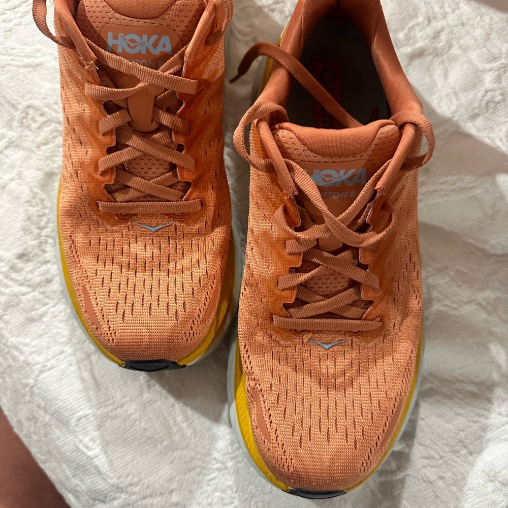 Hoka size 8 women’s shoe
